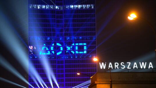 Ilustracja do: Pokaz multimedialny w Warszawie z okazji premiery PlayStation 5!
